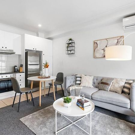 Cozy 1 Bedder In St Kilda With Balcony Lägenhet Melbourne Exteriör bild